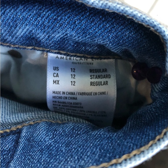 American Eagle Loose Fit Distressed Jean Shorts - Picture 4 of 4